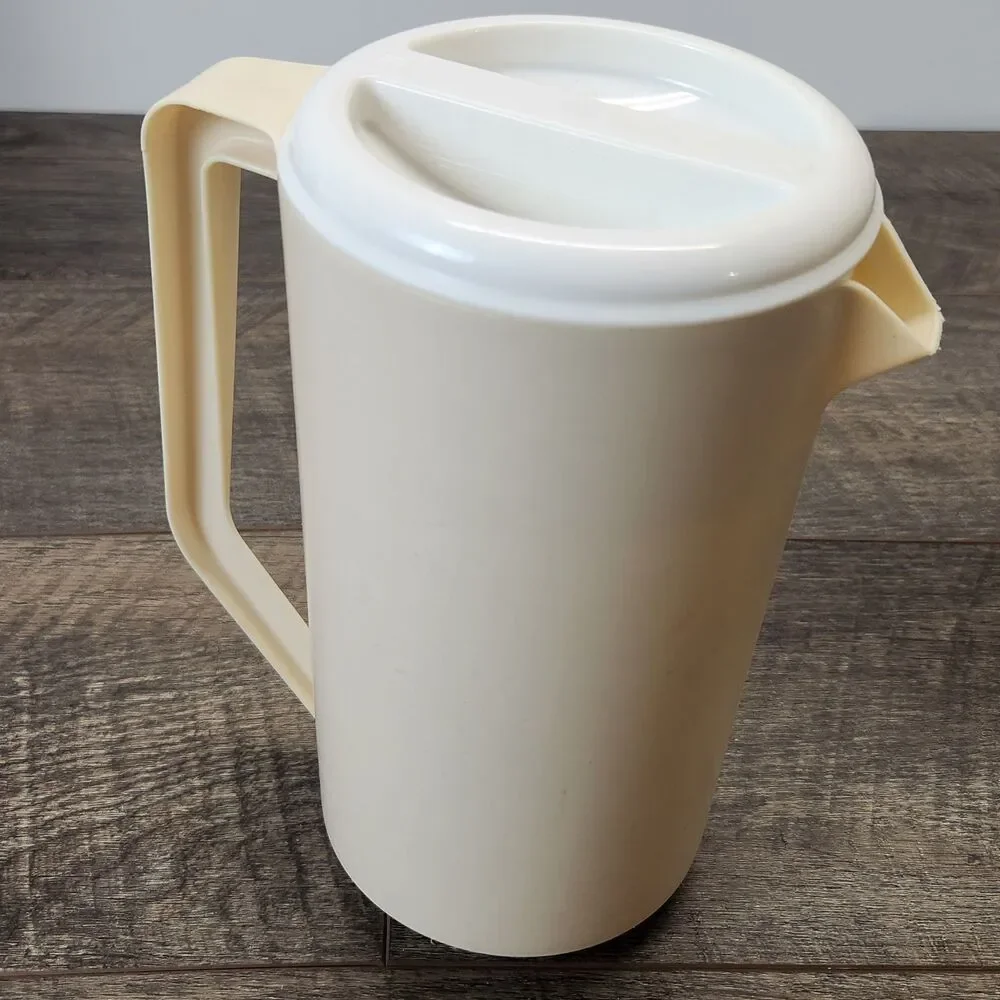 Vintage Rubbermaid #2445 Almond 2 1/4 Quart Pitcher w/ Slotted White Lid